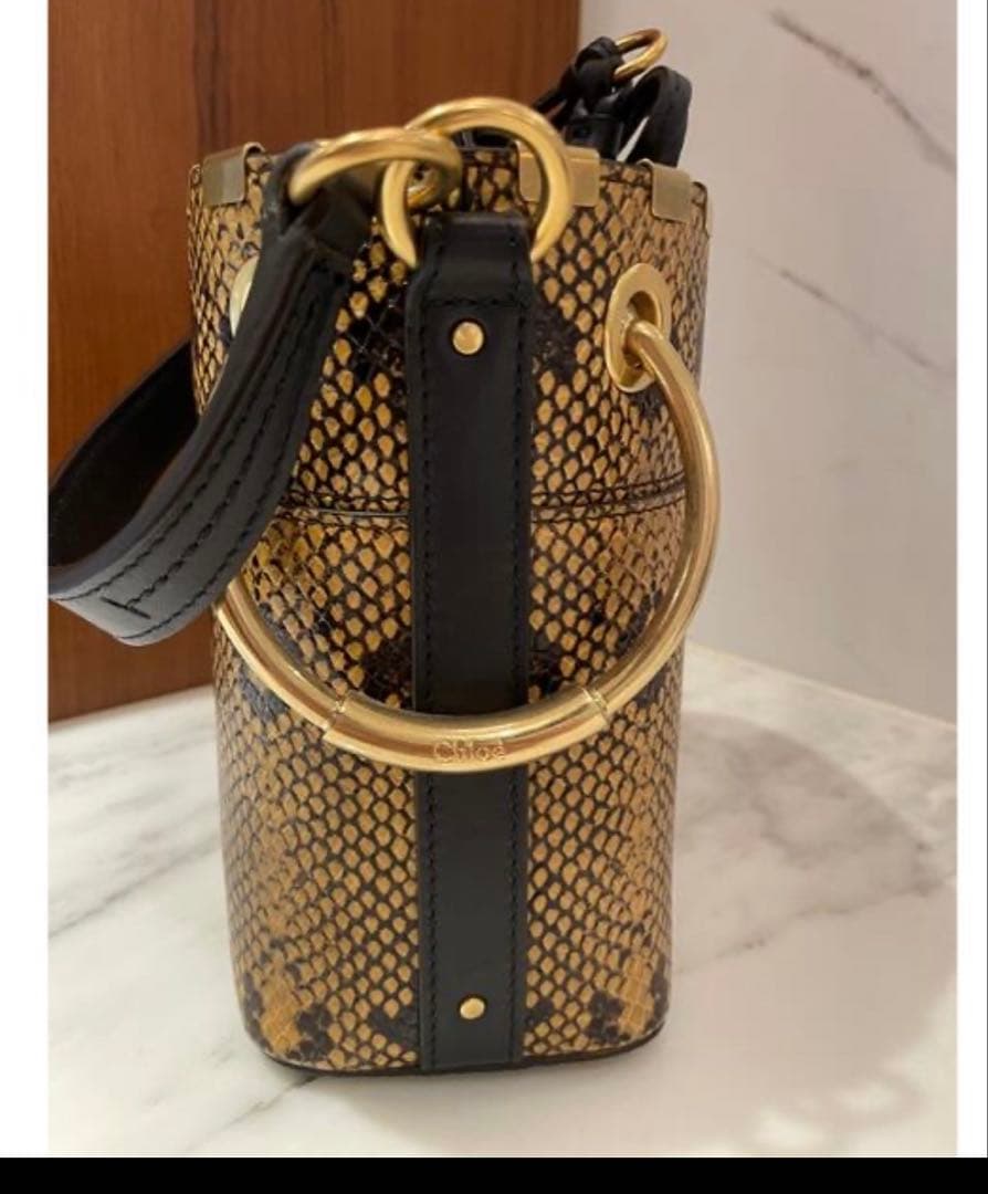 a*i様 ヘビ柄バケットショルダーバッグ