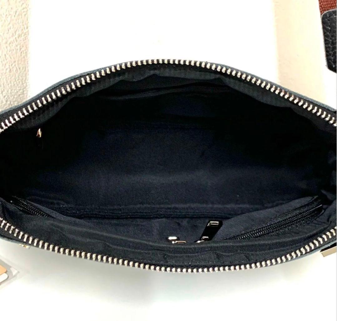 ペシンシャ バッジモチーフレザーショルダーバッグ