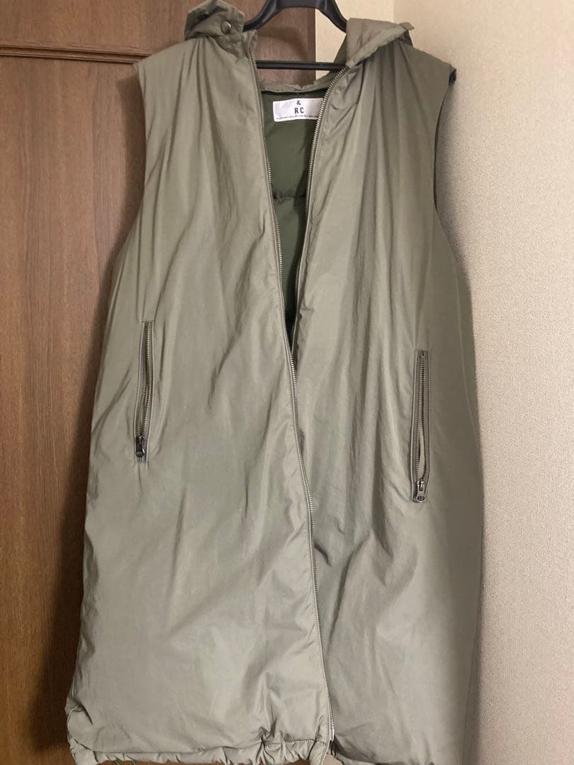 Curensology &RC ロング ダウンベスト カレンソロジー　カーキ