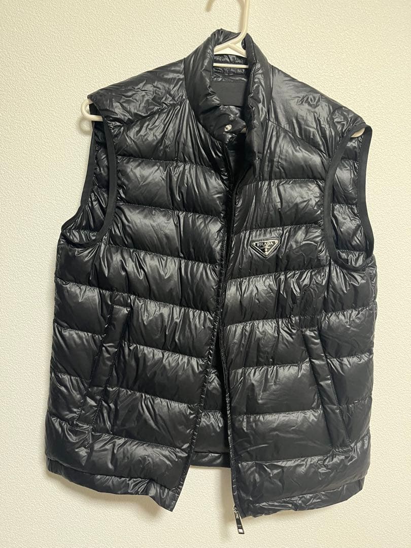 黒のダウンベスト・キルティング