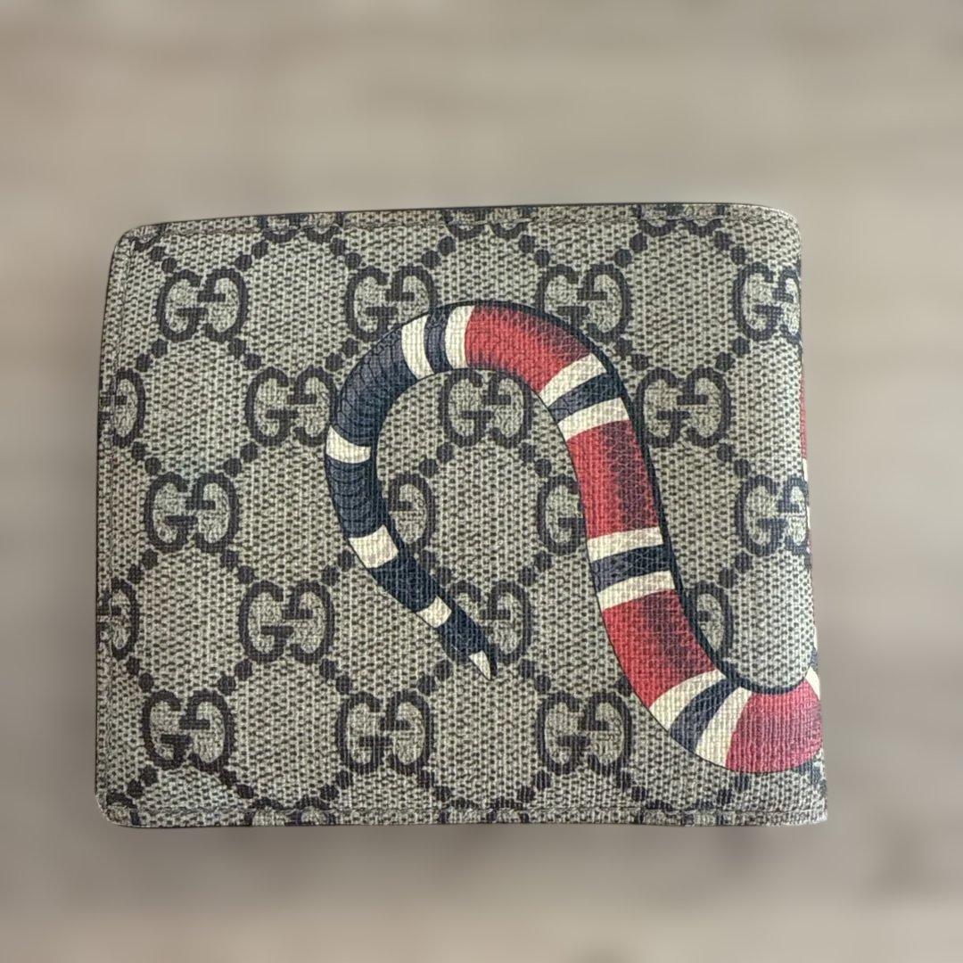 GUCCI グッチ　蛇デザイン 二つ折り財布
