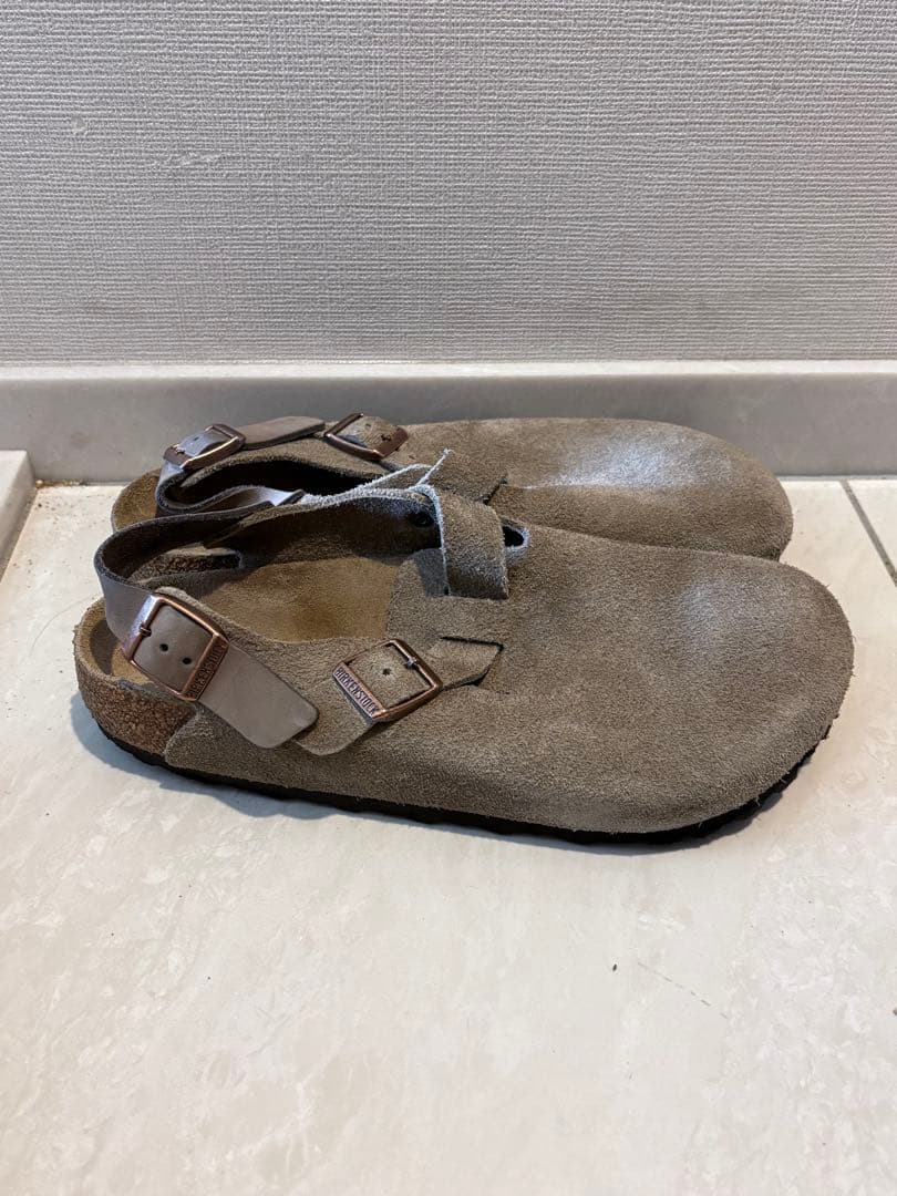 グレー スエード バックストラップサンダル