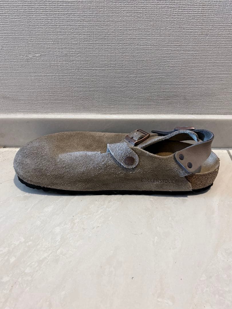 グレー スエード バックストラップサンダル