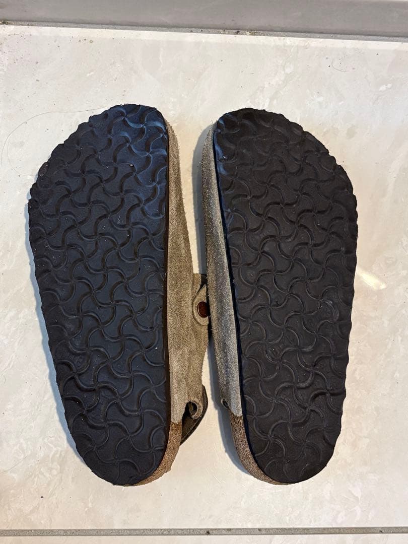 グレー スエード バックストラップサンダル