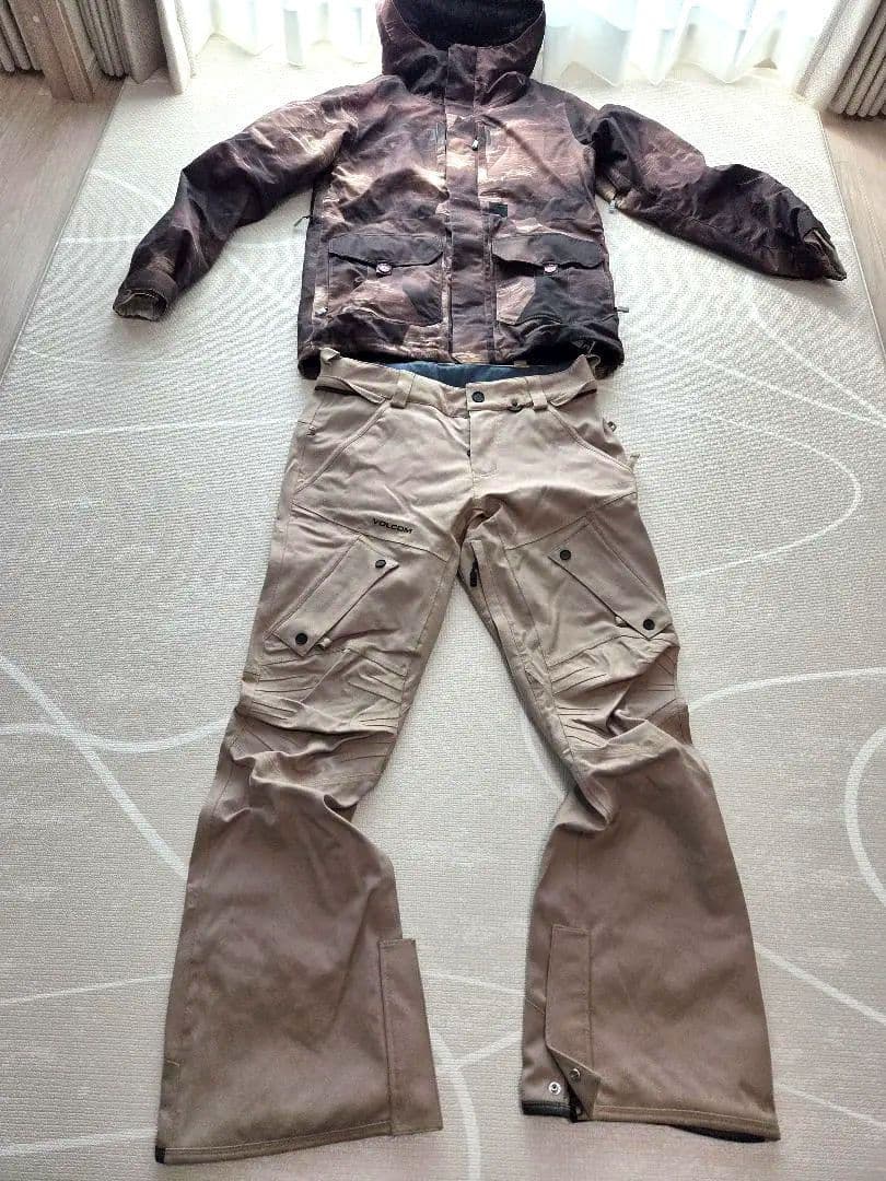 VOLCOM スノーボードウェア上下セット（ZIP TECH）