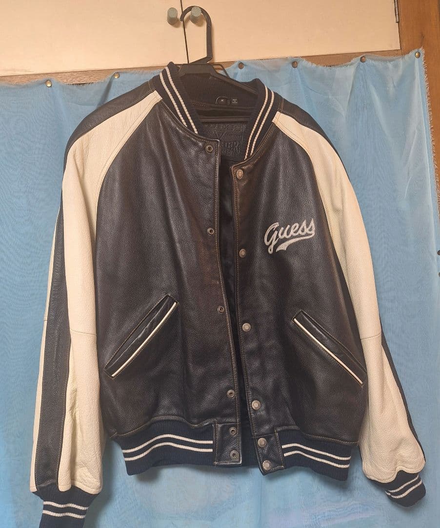 【ゲリラセール】GUESS オールレザースタジャン 黒/白