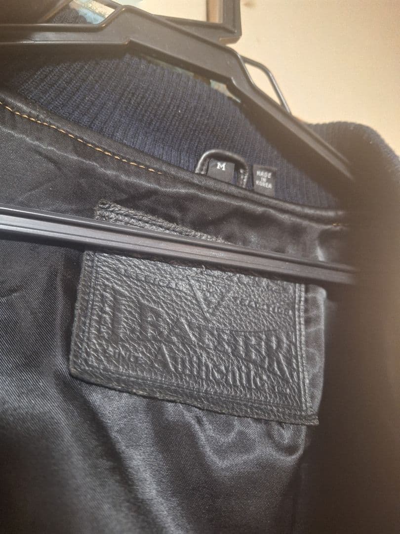 【ゲリラセール】GUESS オールレザースタジャン 黒/白