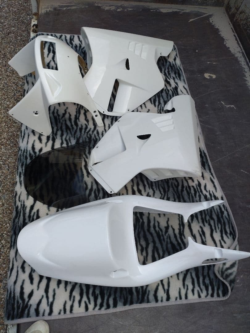 NSR250 MC28用FRPカウルセット　引取りに来られる方