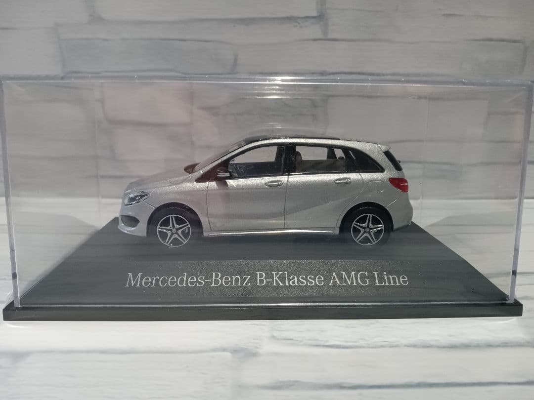 オノマトペ　1/43ベンツ　ディーラーミニカー　Bクラス AMG　シルバー