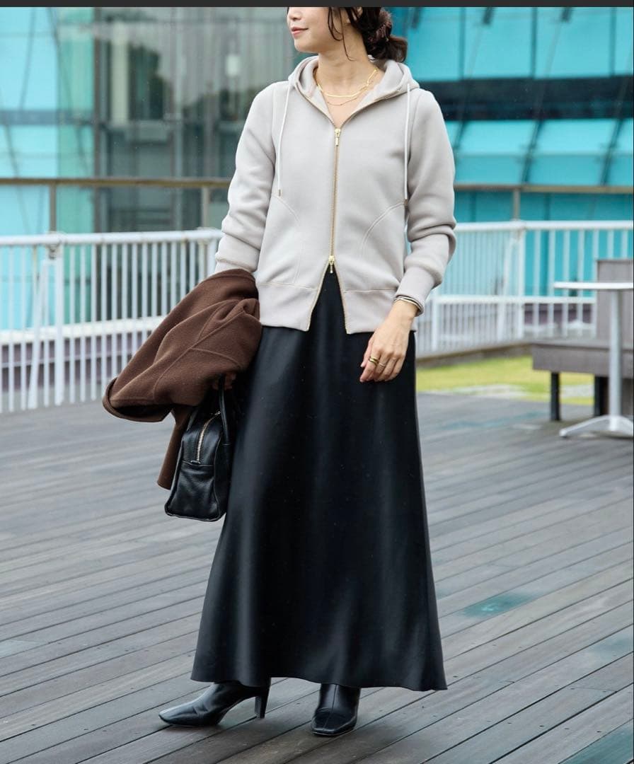 リブドロワ　ZIPパーカー