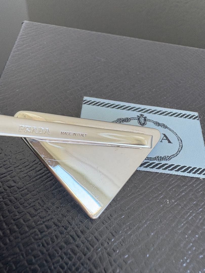 PRADA ヘアピン 黒　一本