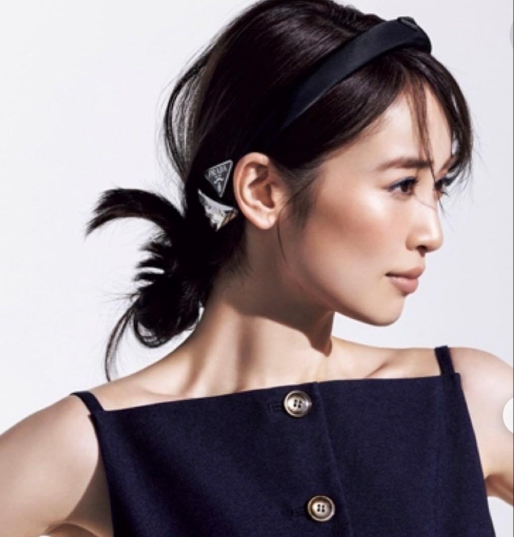 PRADA ヘアピン 黒　一本