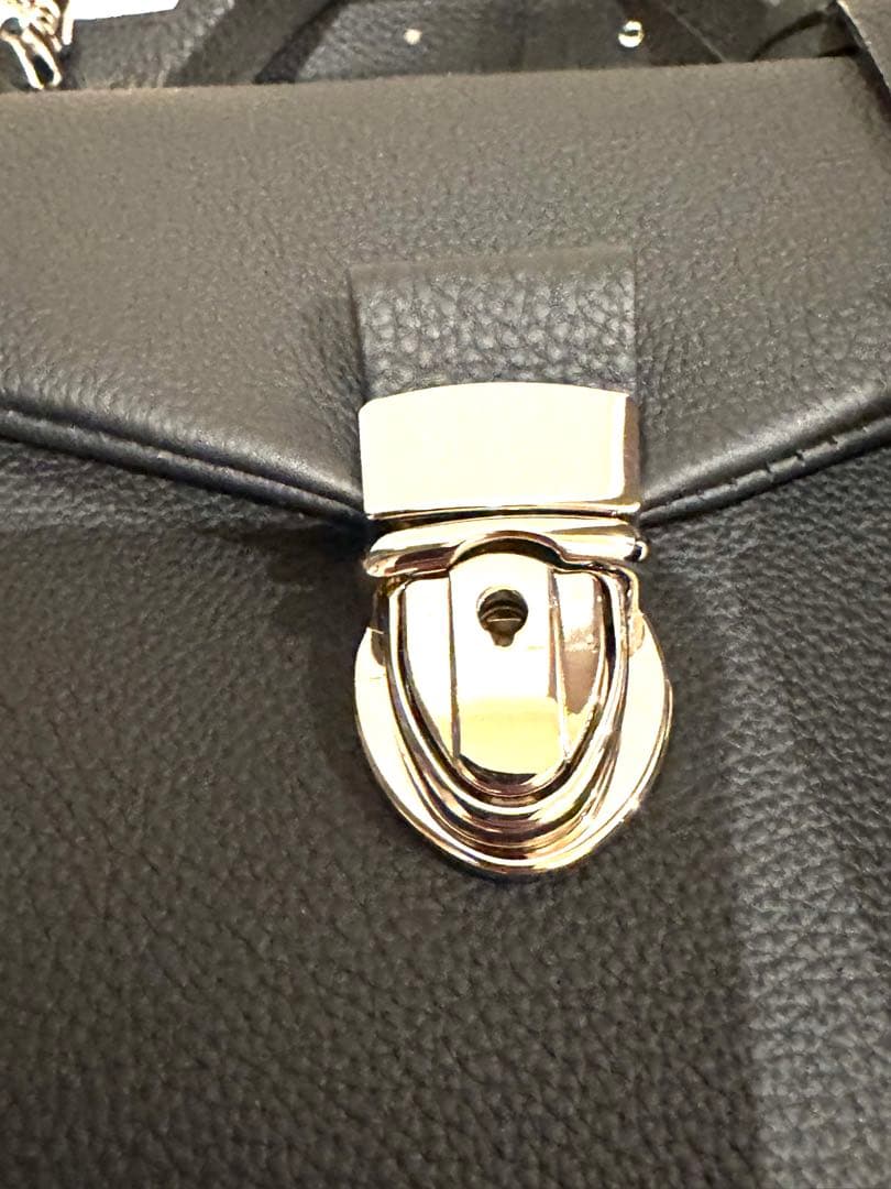 55%オフ！新品未使用大峡製鞄マイクロサイズ・ハンドバッグ (ブラック)