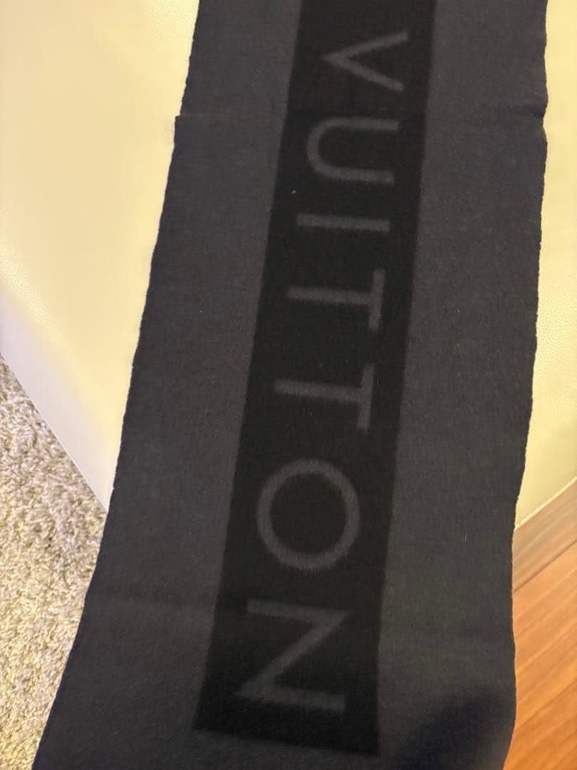 クリーニング済　LOUIS VUITTON ブラック マフラー