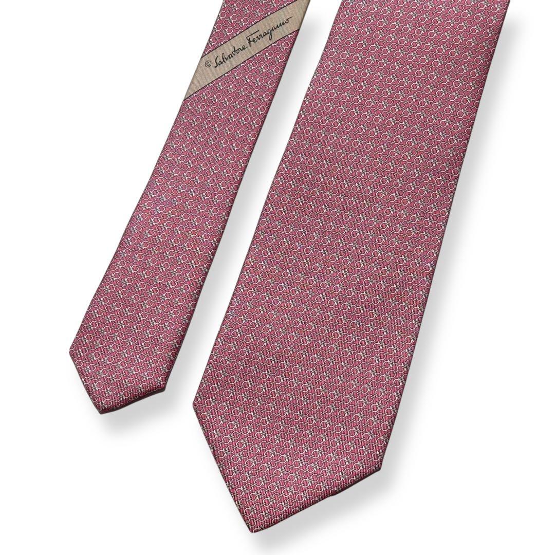 箱付き未使用✨サルヴァトーレフェラガモ　ネクタイ　ガンチーニ　ピンク　シルク