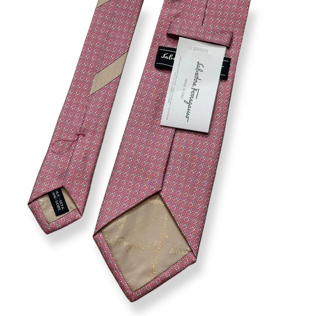 箱付き未使用✨サルヴァトーレフェラガモ　ネクタイ　ガンチーニ　ピンク　シルク