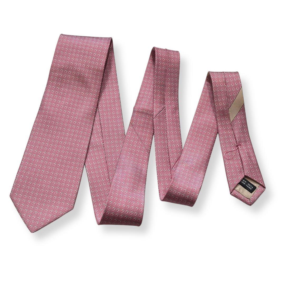 箱付き未使用✨サルヴァトーレフェラガモ　ネクタイ　ガンチーニ　ピンク　シルク