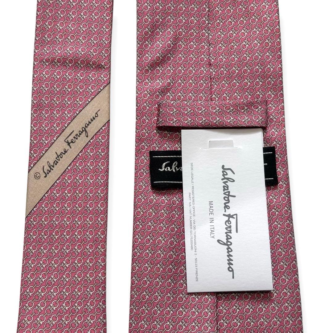 箱付き未使用✨サルヴァトーレフェラガモ　ネクタイ　ガンチーニ　ピンク　シルク