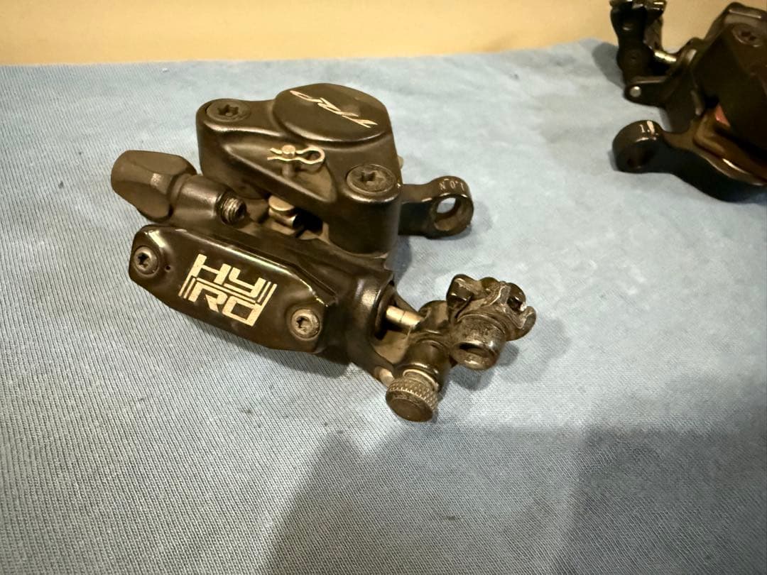 TRP HY/RD ポストマウント 油圧 ディスク キャリパー