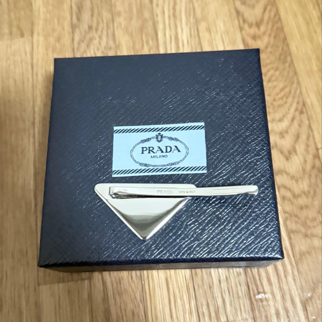 PRADA メタルヘアクリップ　ヘアアクセ　ヘアピン