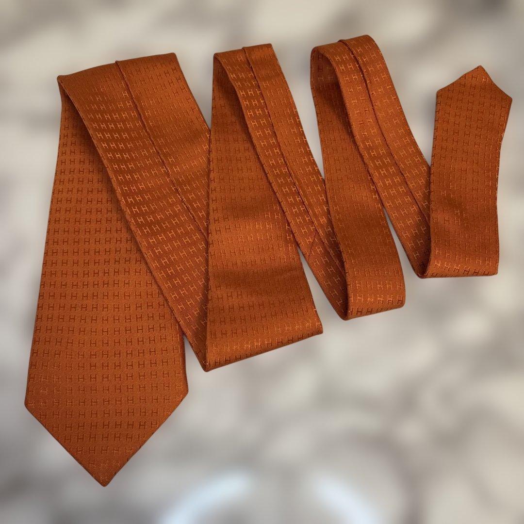 【極美品✨】HERMES ネクタイ　オレンジ　ファソネ　H柄　総柄　刺繍　人気