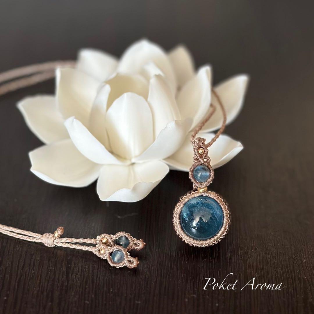 『惑星』濃厚ディープカラーアクアマリンとブラックアクアマリンのマクラメネックレス