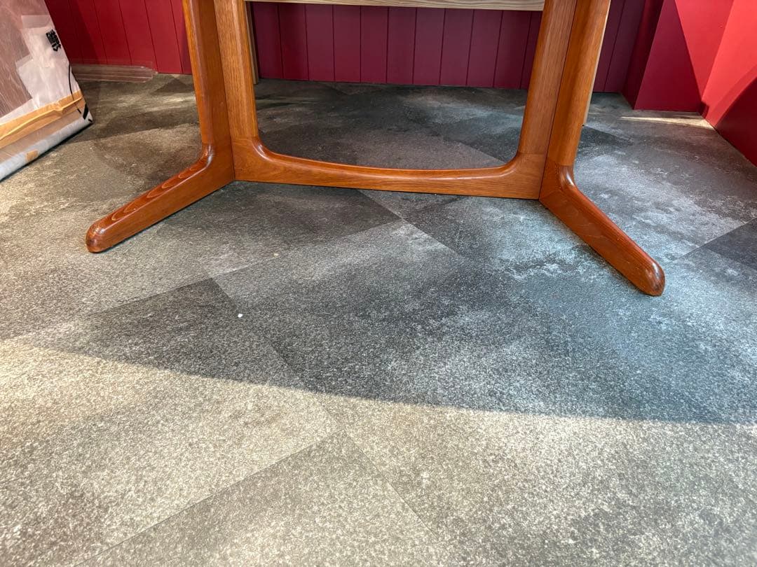 楕円形木製テーブル 伸縮機能付き