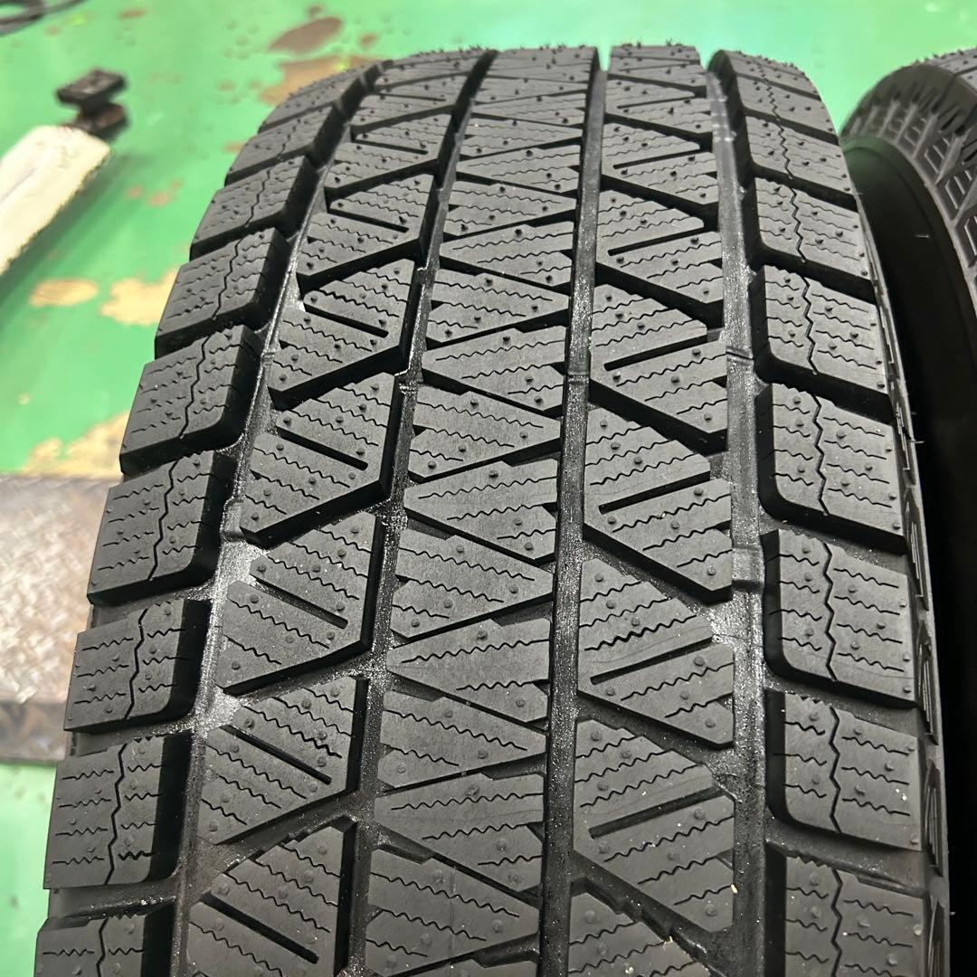 中古スタッドレス265/70R16ブリザック新品同様4本セット　ハイラックス等に