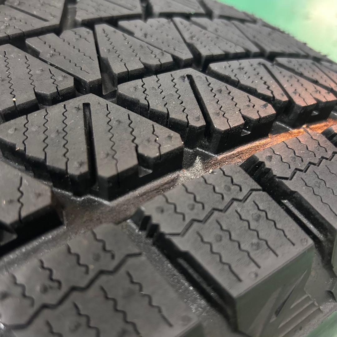 中古スタッドレス265/70R16ブリザック新品同様4本セット　ハイラックス等に