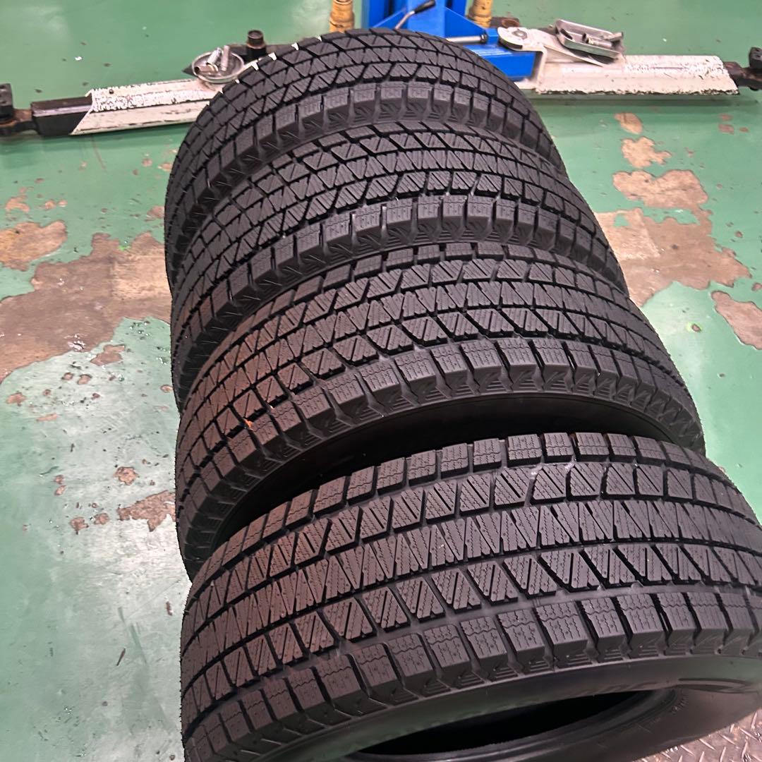 中古スタッドレス265/70R16ブリザック新品同様4本セット　ハイラックス等に
