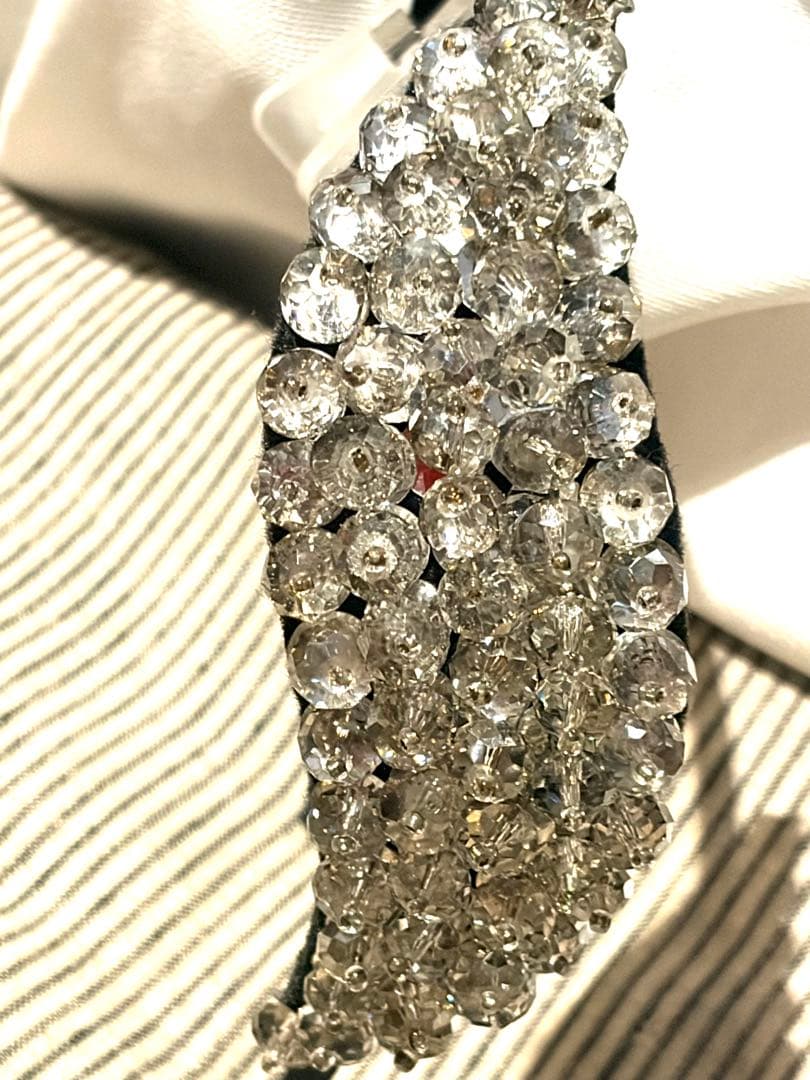 パーティーに相応しいヘッドドレス　ボリューミー大粒　豪華なカチューシャ