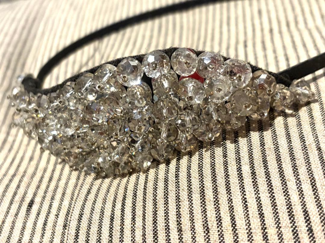 パーティーに相応しいヘッドドレス　ボリューミー大粒　豪華なカチューシャ