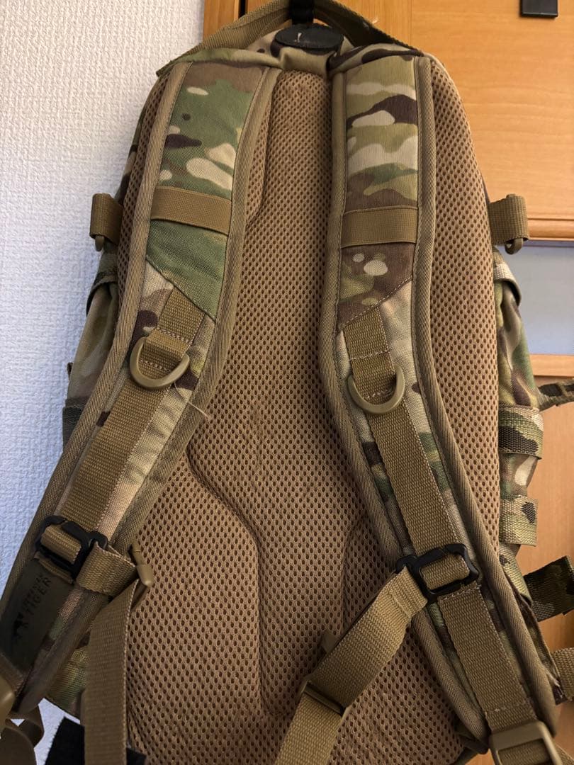 タスマニアンタイガー　エッセンシャルパック 9L マルチカム(希少)