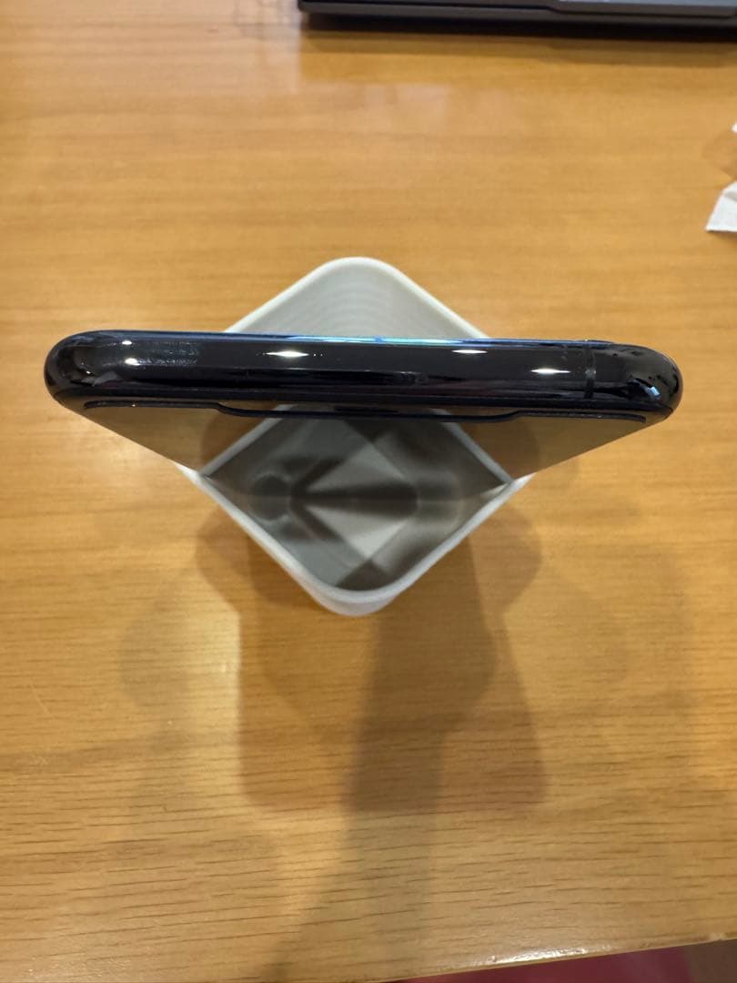 iPhone 11 Pro Max 256GB + 新品ガラススクリーン付き