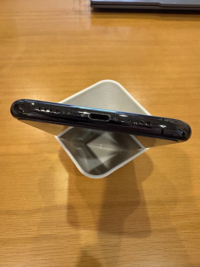 iPhone 11 Pro Max 256GB + 新品ガラススクリーン付き