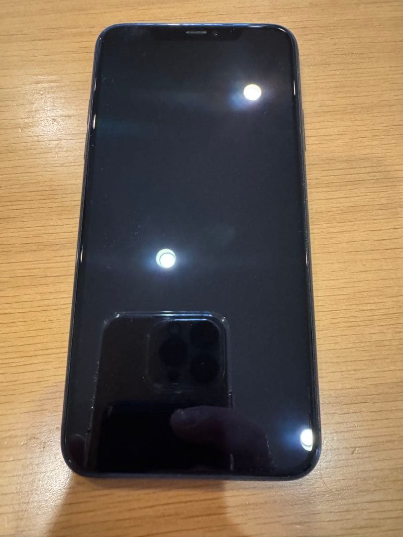 iPhone 11 Pro Max 256GB + 新品ガラススクリーン付き