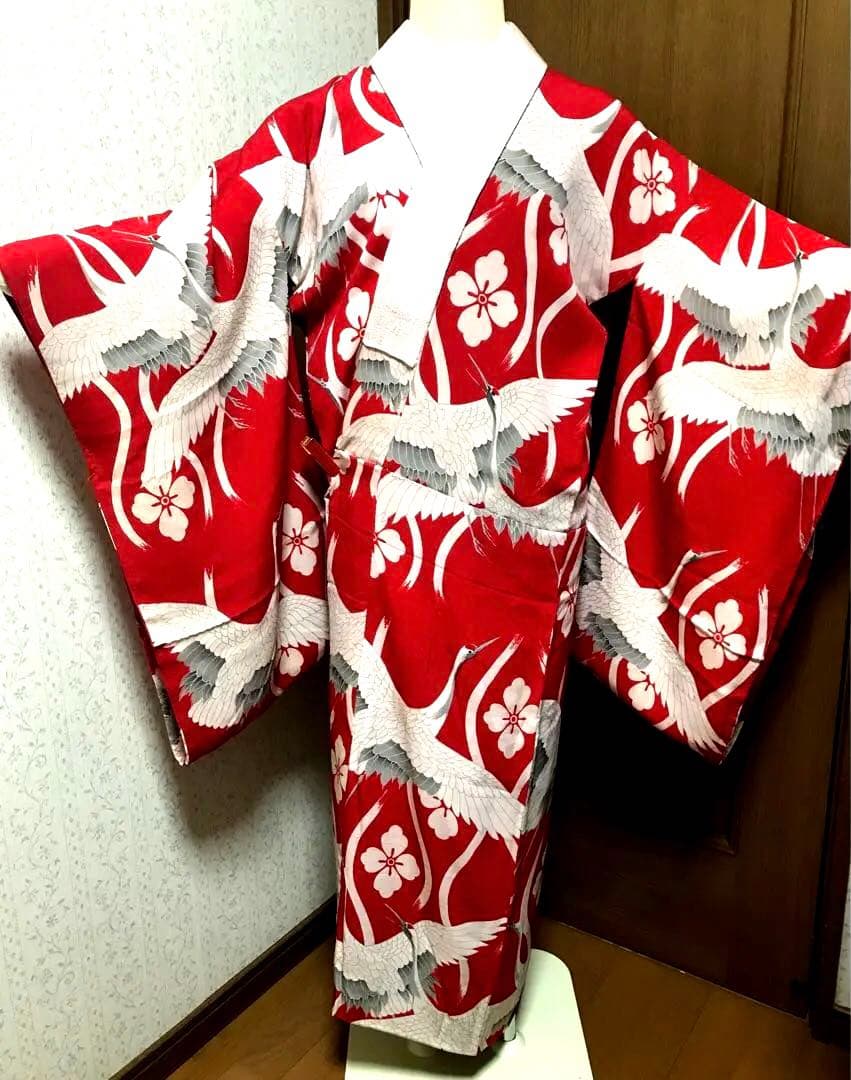 アンティーク長襦袢　正絹　華紅　羽ばたく鶴‼️ 花菱