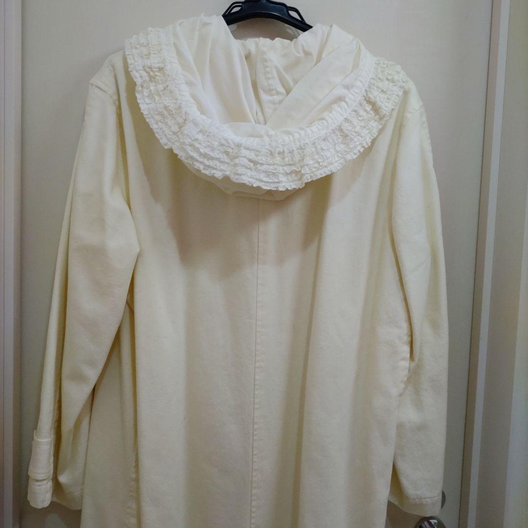 ワンダフルワールド　白　ピコフリル付のフード付　ロングコート　PH.KI.IG