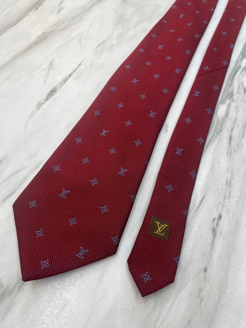 【極美品】ルイヴィトン ネクタイ 極美品 モノグラム 赤 高級感
