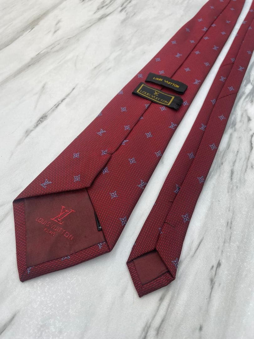 【極美品】ルイヴィトン ネクタイ 極美品 モノグラム 赤 高級感