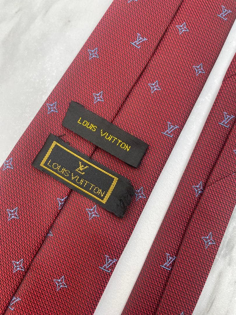 【極美品】ルイヴィトン ネクタイ 極美品 モノグラム 赤 高級感