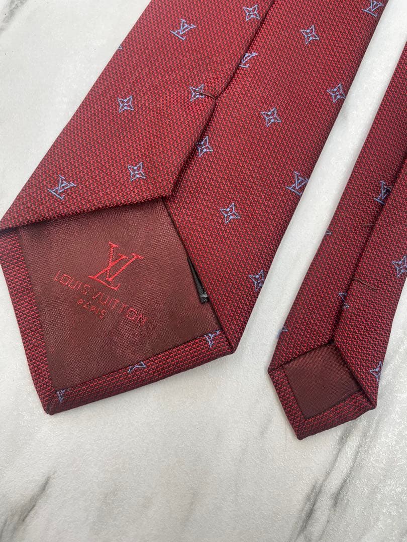 【極美品】ルイヴィトン ネクタイ 極美品 モノグラム 赤 高級感