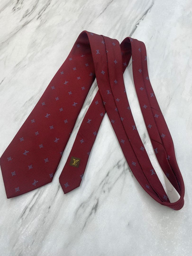 【極美品】ルイヴィトン ネクタイ 極美品 モノグラム 赤 高級感