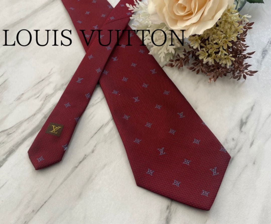 【極美品】ルイヴィトン ネクタイ 極美品 モノグラム 赤 高級感
