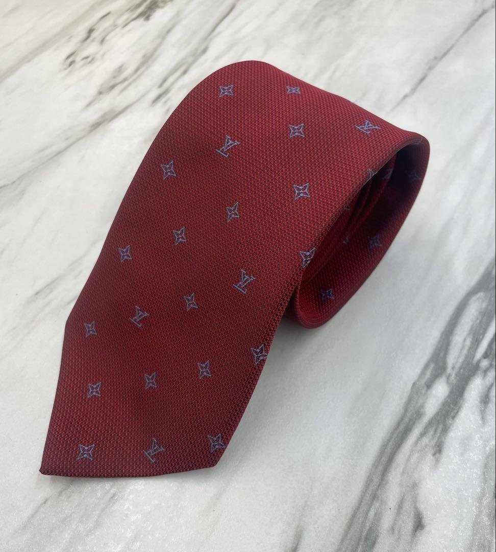【極美品】ルイヴィトン ネクタイ 極美品 モノグラム 赤 高級感