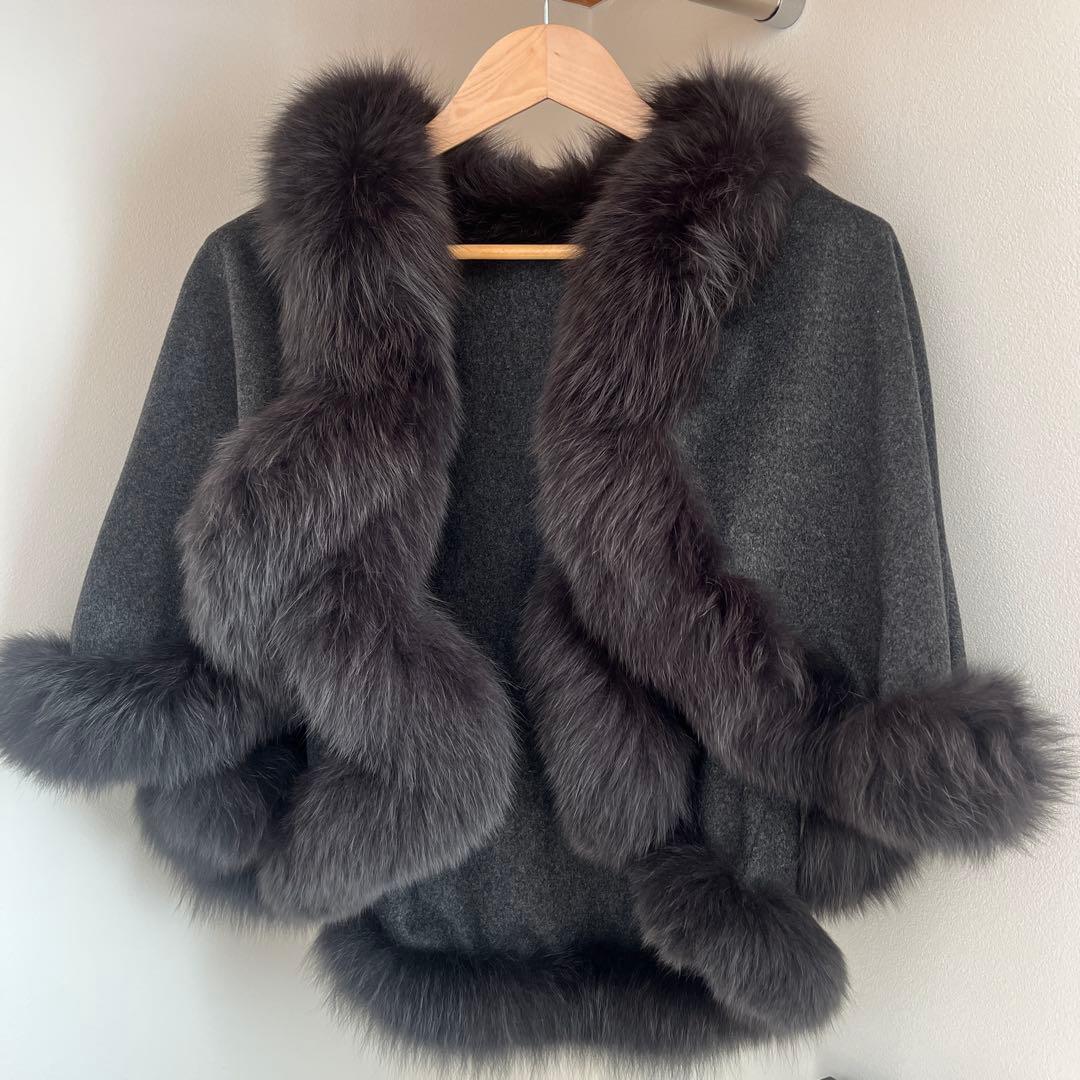 グレー ファー付き カシミヤ　ケープコート