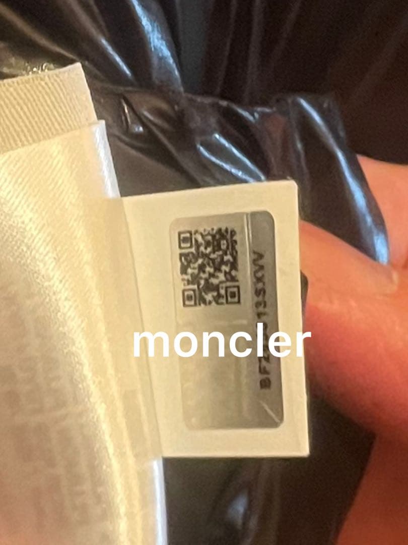 k　　MONCLER ブラック ダウンジャケット