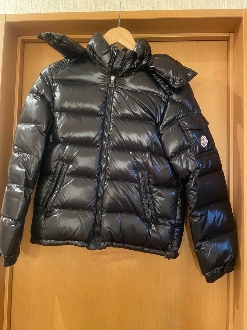 k　　MONCLER ブラック ダウンジャケット