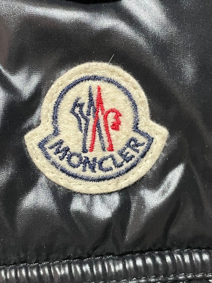 k　　MONCLER ブラック ダウンジャケット