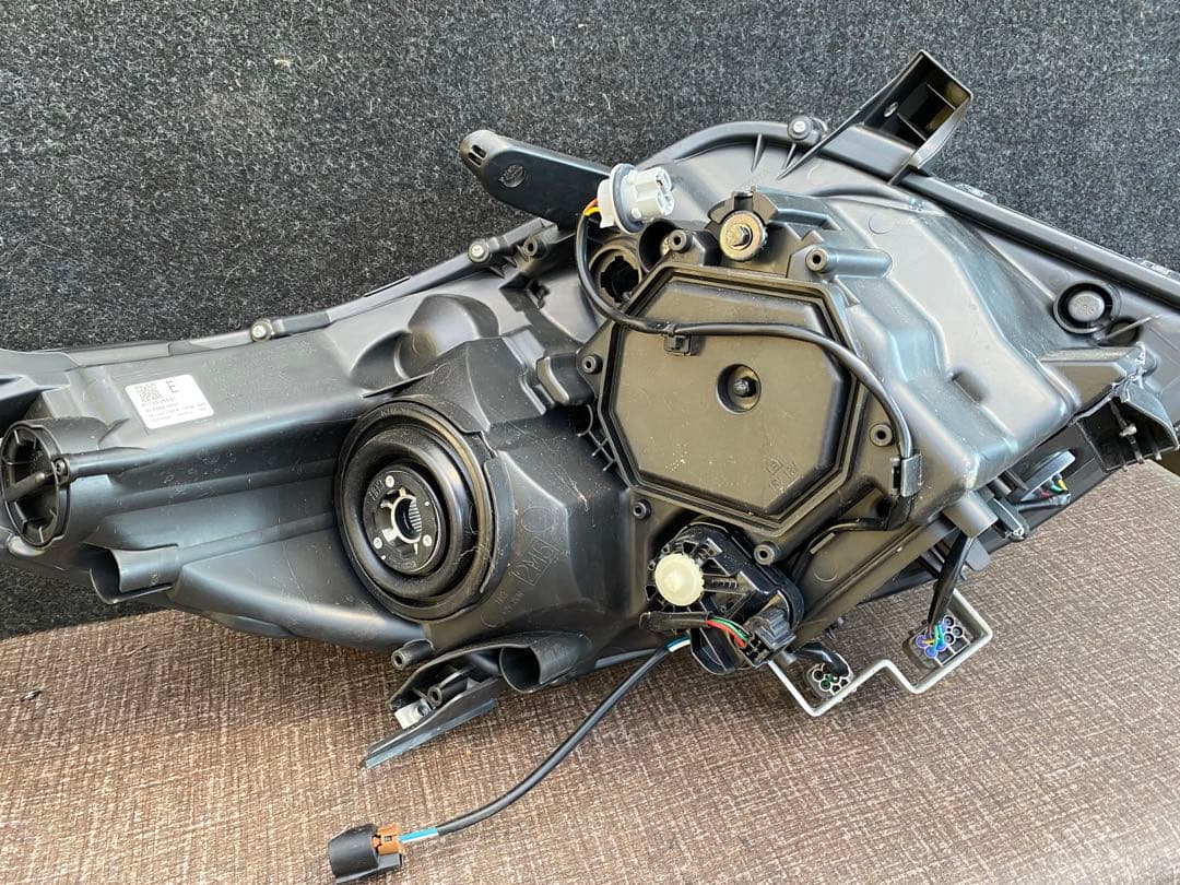 トヨタノア左ヘッドライト クリアレンズ 電灯なし